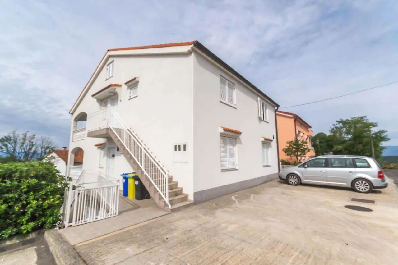 Apartments In Njivice/Insel Krk 13317  니바이스